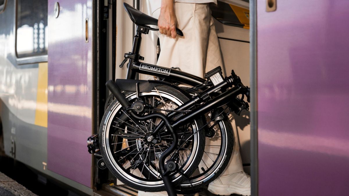 Le vélo proposé par Brompton et SNCF Voyageurs. // Source : SNCF, Brompton ; Mathieu PELLERIN Le vélo proposé par Brompton et SNCF Voyageurs. // Source : SNCF, Brompton ; Mathieu PELLERIN
