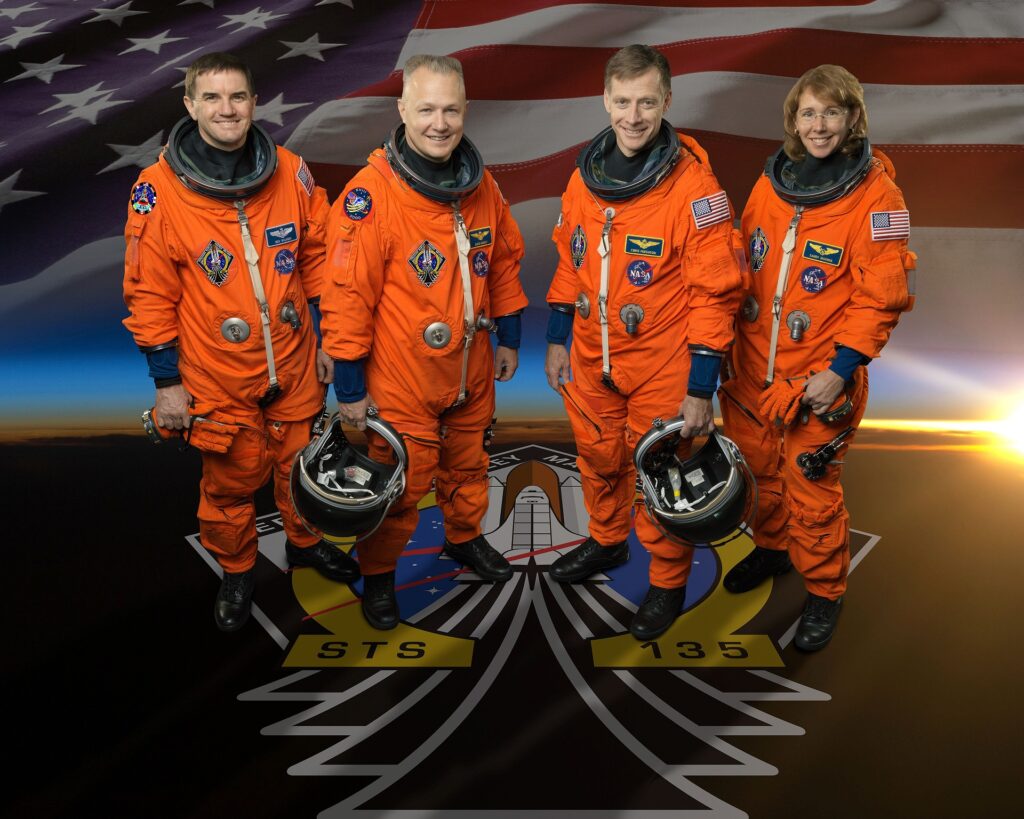 L'équipage de la mission STS-135.