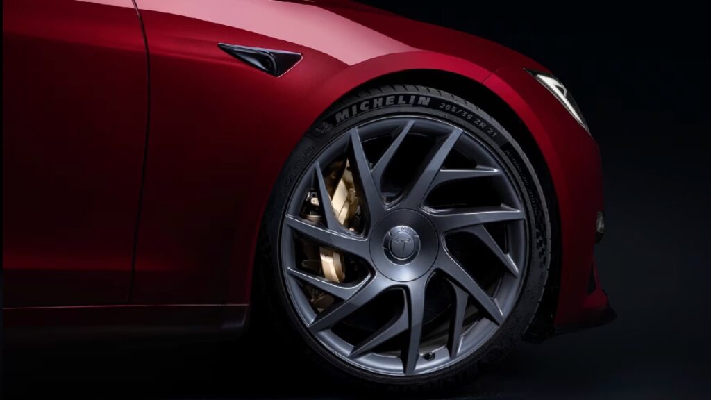 Etriers de frein doré sur la Model S Signature  // Source : Teslarati