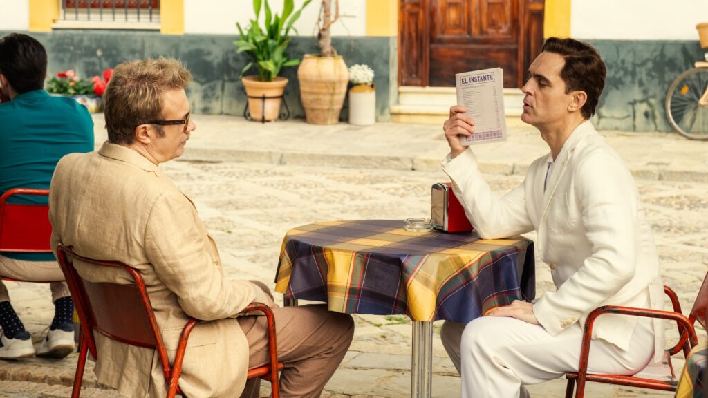 BLUE MONKEYS II. Tristán Ulloa as Damián, Pedro Alonso as Berlín in episode 01 of BLUE MONKEYS II. Cr. Felipe Hernández/Netflix © 2025 BLUE MONKEYS II. Tristán Ulloa as Damián, Pedro Alonso as Berlín in episode 01 of BLUE MONKEYS II. Cr. Felipe Hernández/Netflix © 2025