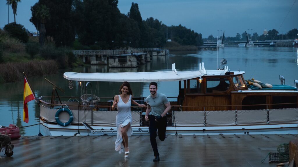 BLUE MONKEYS II. Julio Peña as Roi, Begoña Vargas as Cameron in episode 03 of BLUE MONKEYS II. Cr. Felipe Hernández/Netflix © 2025 BLUE MONKEYS II. Julio Peña as Roi, Begoña Vargas as Cameron in episode 03 of BLUE MONKEYS II. Cr. Felipe Hernández/Netflix © 2025