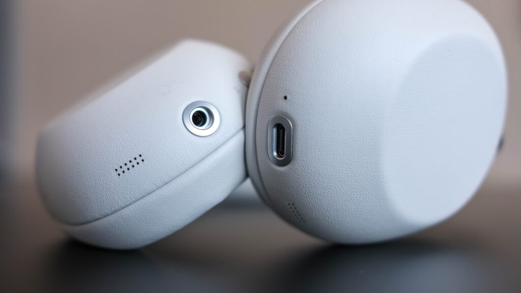 Casque Sony WH-1000X The ColleXion // Source : Tristan Jacquel pour Numerama Casque Sony WH-1000X The ColleXion // Source : Tristan Jacquel pour Numerama