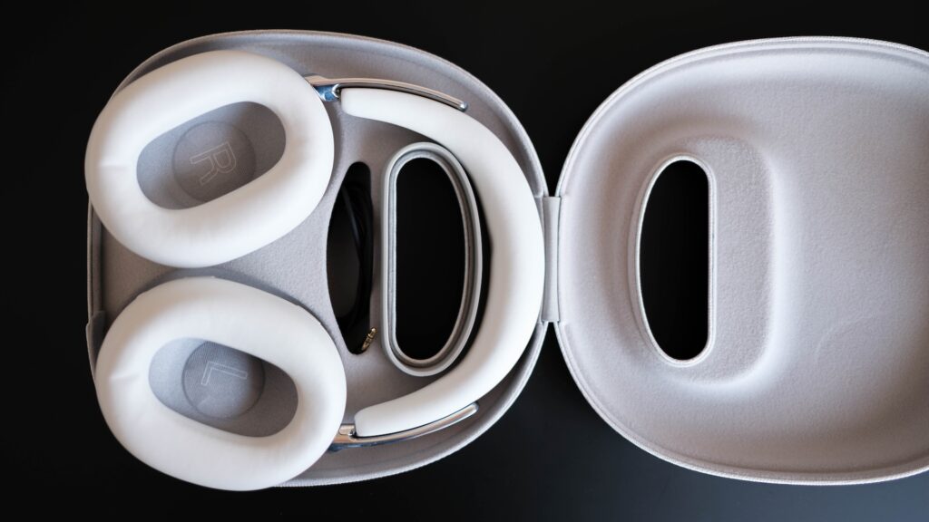 Casque Sony WH-1000X The ColleXion // Source : Tristan Jacquel pour Numerama Casque Sony WH-1000X The ColleXion // Source : Tristan Jacquel pour Numerama