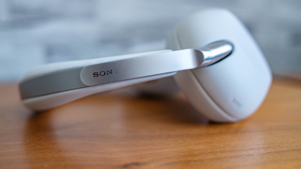 Casque Sony WH-1000X The ColleXion // Source : Tristan Jacquel pour Numerama Casque Sony WH-1000X The ColleXion // Source : Tristan Jacquel pour Numerama