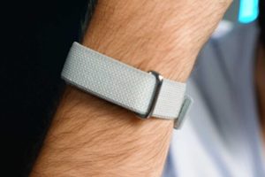 Le Google Fitbit Air. // Source : Numerama Le Google Fitbit Air. // Source : Numerama