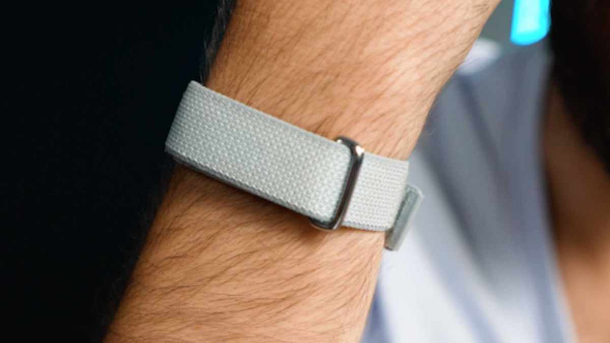 Le Google Fitbit Air. // Source : Numerama Le Google Fitbit Air. // Source : Numerama