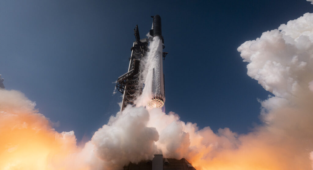 La fusée Starship V3 prend son envol pour la première fois. // Source : SpaceX La fusée Starship V3 prend son envol pour la première fois. // Source : SpaceX