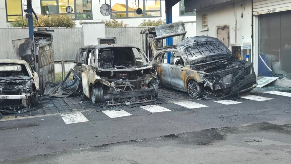 Incendie à la station de recharge Total de Montreuil // Source : Steve Rolland sur Facebook Incendie à la station de recharge Total de Montreuil // Source : Steve Rolland sur Facebook