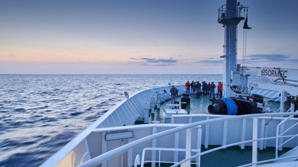 Le navire MV Hondius. // Source : Mike Louagie (image recadrée) Le navire MV Hondius. // Source : Mike Louagie (image recadrée)