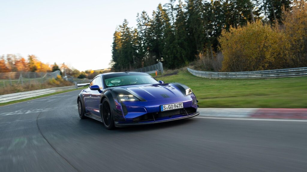 La Porsche Taycan Turbo GT avec le kit Manthey Racing. // Source : Porsche La Porsche Taycan Turbo GT avec le kit Manthey Racing. // Source : Porsche