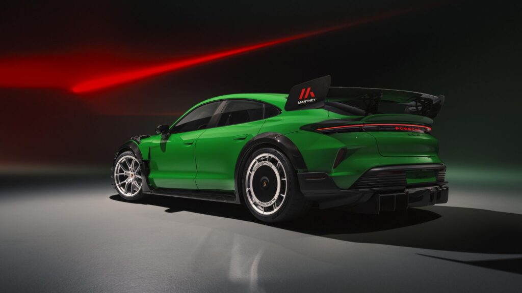 La Porsche Taycan Turbo GT avec le kit Manthey Racing. // Source : Porsche La Porsche Taycan Turbo GT avec le kit Manthey Racing. // Source : Porsche