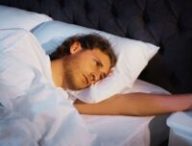 Insomnie à cause de la chaleur. // Source : Envato