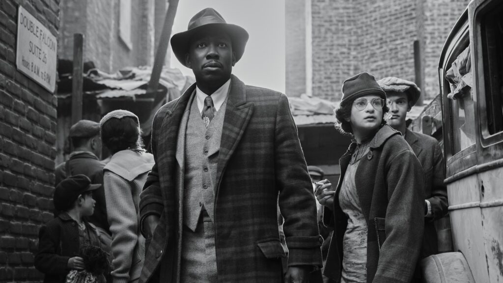 Robbie Robertson (Lamorne Morris) in SPIDER-NOIR
Photo: Aaron Epstein/Prime
© Amazon Content Services LLC