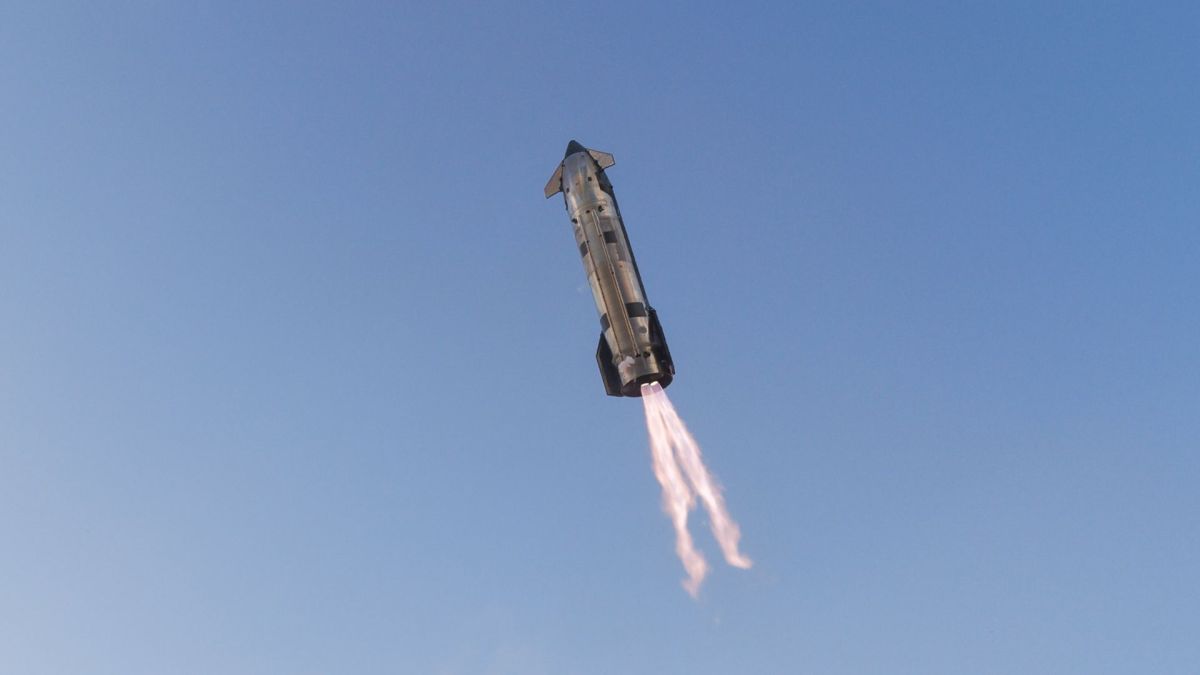 Vol du Starship. // Source : Via X @SpaceX (image recadrée) Vol du Starship. // Source : Via X @SpaceX (image recadrée)