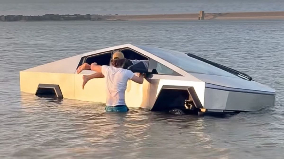 Un Tesla Cybertruck a pris l'eau au Texas. // Source : zein.dtx via Instagram Un Tesla Cybertruck a pris l'eau au Texas. // Source : zein.dtx via Instagram