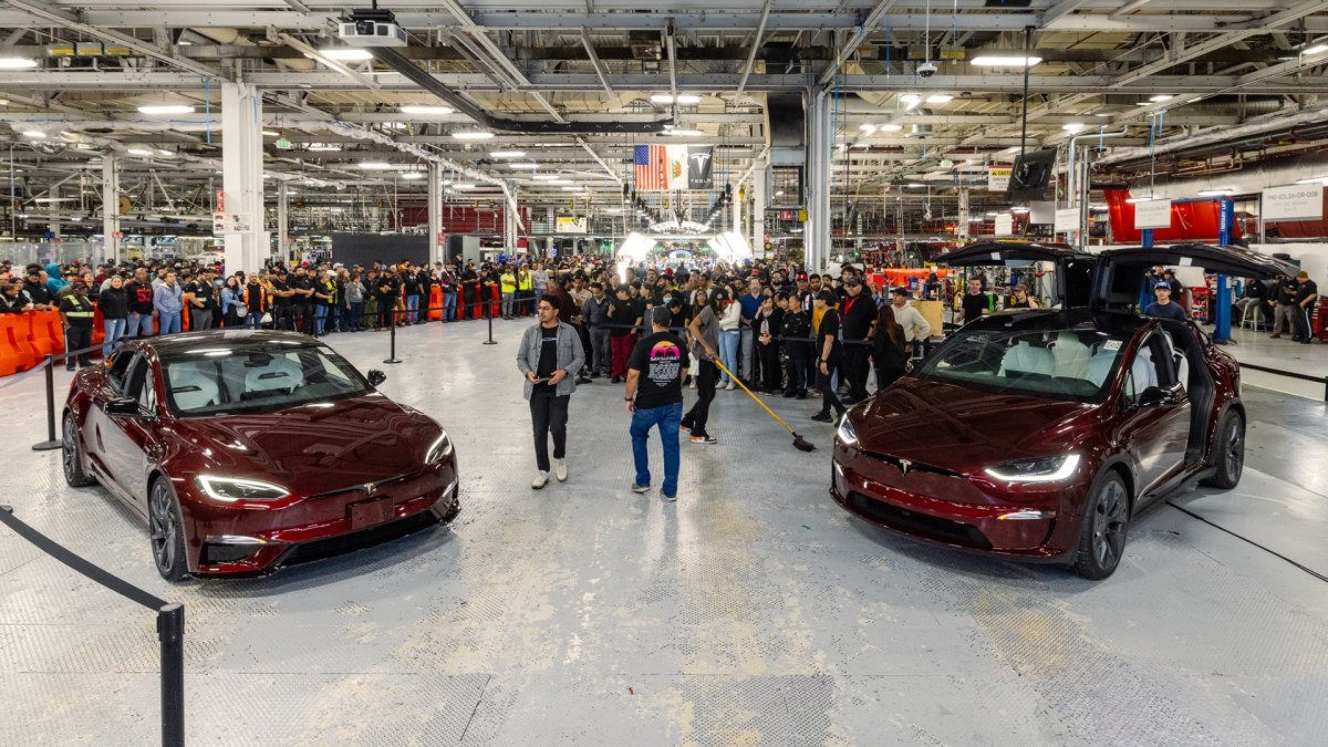 Tesla Model S et Model X signature à l'usine de Fremont // Source : Tesla Tesla Model S et Model X signature à l'usine de Fremont // Source : Tesla