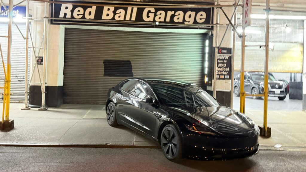 La Tesla Model 3 a traversé les États-Unis de New York à Los Angeles entièrement en FSD en 49 heures.. // Source : Dan Burkland La Tesla Model 3 a traversé les États-Unis de New York à Los Angeles entièrement en FSD en 49 heures.. // Source : Dan Burkland
