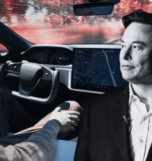 Des anciens salariés de Tesla fustige le FSD. // Source : Montage de Robin San Vicente pour Numerama Des anciens salariés de Tesla fustige le FSD. // Source : Montage de Robin San Vicente pour Numerama