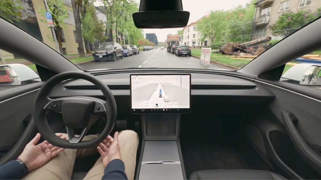 Le Tesla FSD débarque en Lituanie. // Source : Tesla Le Tesla FSD débarque en Lituanie. // Source : Tesla