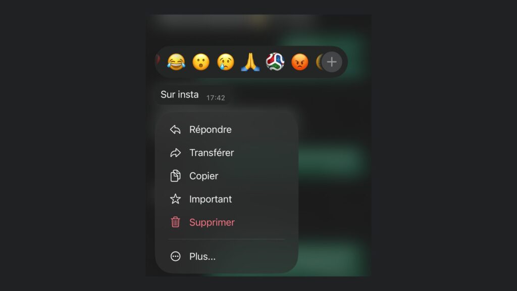 WhatsApp a intégré le ballon Trionda aux réactions. // Source : Capture d'écran Numerama