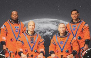 L'équipage d'Artémis III est exclusivement masculin. // Source : NASA/Bill Stafford ; montage Numerama avec Canva