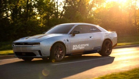 Stellantis teste la batterie solide dans une Dodge Charger électrique. // Source : Stellantis Stellantis teste la batterie solide dans une Dodge Charger électrique. // Source : Stellantis