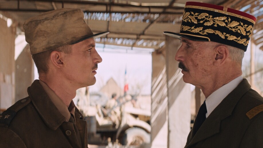 Leclerc (Niels Schneider ) et Giraud (Thierry Lhermitte) confirment l'excellence du casting // Source : Pathé Leclerc (Niels Schneider ) et Giraud (Thierry Lhermitte) confirment l'excellence du casting // Source : Pathé