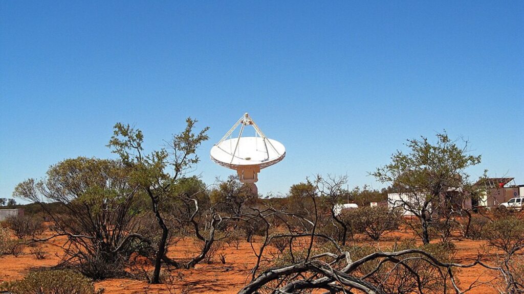 CSIRO_ScienceImage_11438_The_first_antenna_to_be_assembled_as_part_of_the_Australia_Square_Kilometre_Array_Pathfinder_ASKAP_telescope CSIRO_ScienceImage_11438_The_first_antenna_to_be_assembled_as_part_of_the_Australia_Square_Kilometre_Array_Pathfinder_ASKAP_telescope