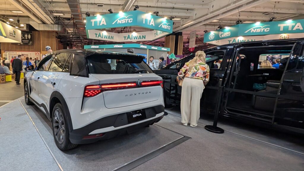 Foxtron Model B et D à Vivatech // Source : Raphaelle Baut pour Numerama Foxtron Model B et D à Vivatech // Source : Raphaelle Baut pour Numerama