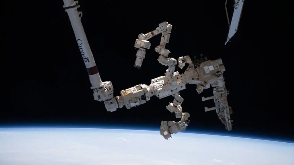 Le Canadarm2 a été installé sur l'ISS en 2001.