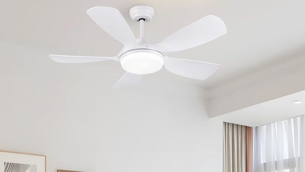 Le minimaliste ventilateur de plafond Newday // Source : Newday Le minimaliste ventilateur de plafond Newday // Source : Newday