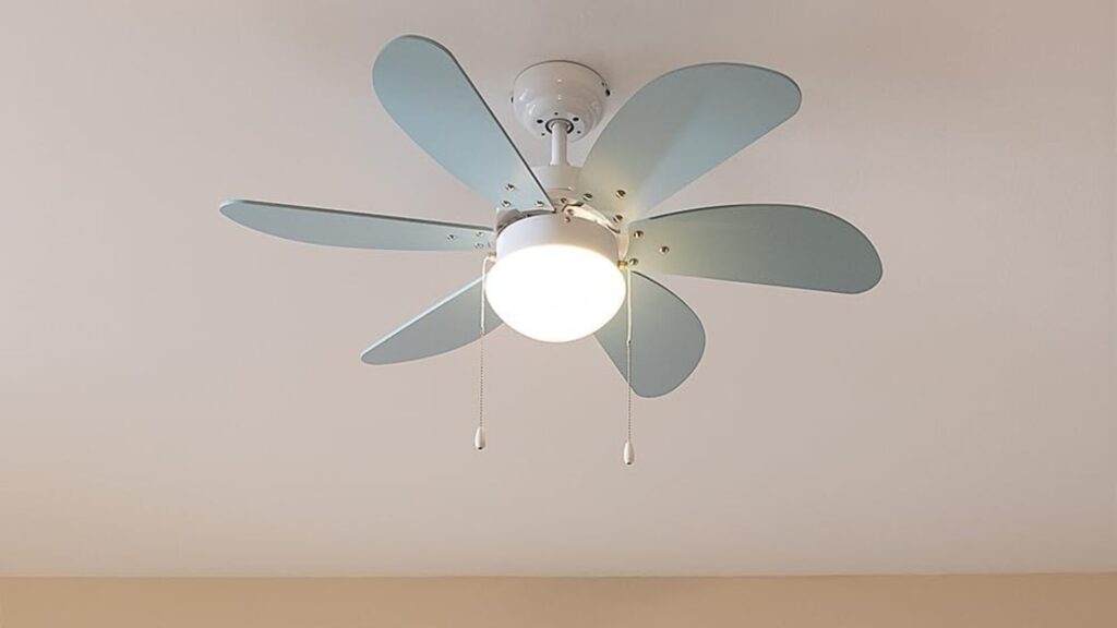 Le ventilateur de plafond Cecotec EnergySilence // Source : Cecotec Le ventilateur de plafond Cecotec EnergySilence // Source : Cecotec