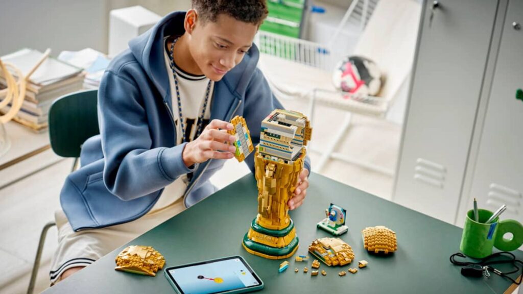Trophée officiel de la Coupe du monde de la FIFA // Source : Lego Trophée officiel de la Coupe du monde de la FIFA // Source : Lego
