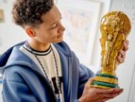 Trophée officiel de la Coupe du monde de la FIFA // Source : Lego