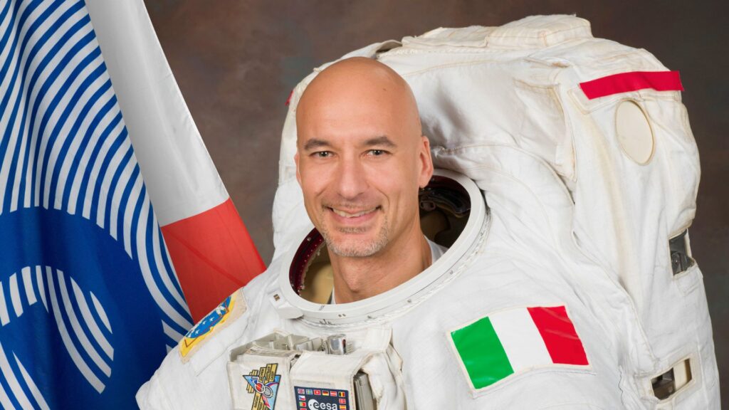 Luca Parmitano. // Source : NASA/James Blair (photo modifiée) Luca Parmitano. // Source : NASA/James Blair (photo modifiée)