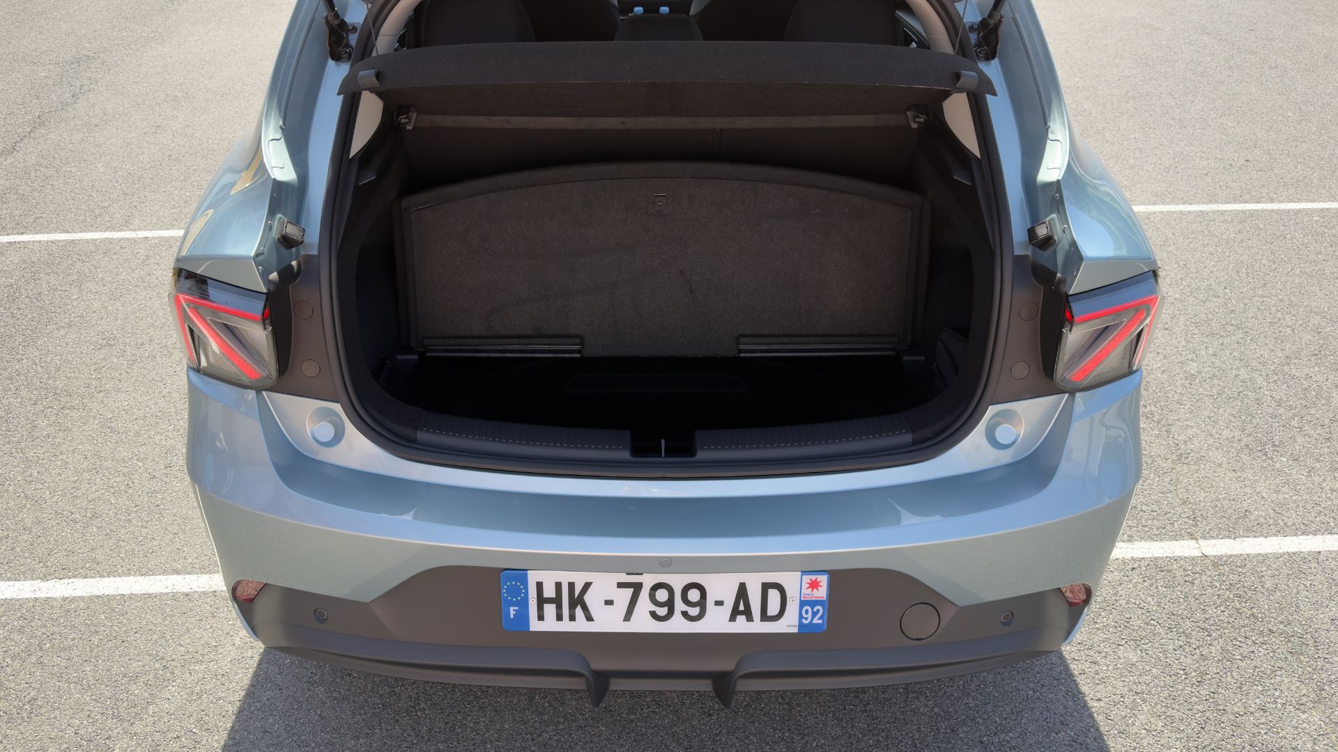 Le sous-coffre est immense (98 litres)