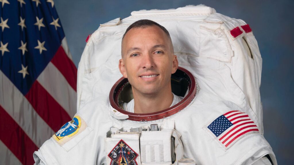 Randolph J. Bresnik. // Source : Wikimedia/CC/NASA (image modifiée) Randolph J. Bresnik. // Source : Wikimedia/CC/NASA (image modifiée)