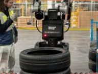 Usine Renault et robot Calvin de Wandercraft // Source : Raphaelle Baut pour Numerama Usine Renault et robot Calvin de Wandercraft // Source : Raphaelle Baut pour Numerama