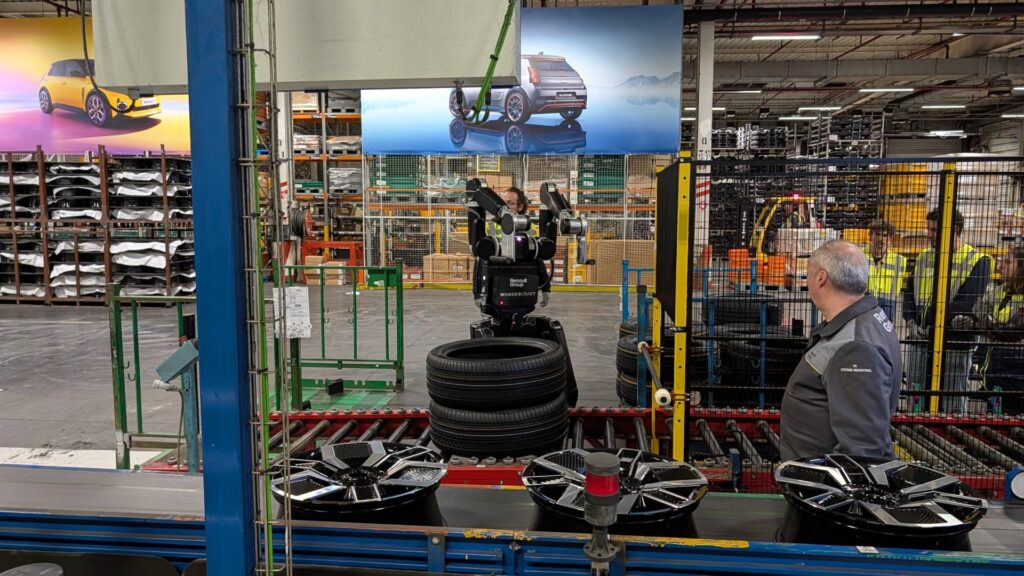 Robot Calvin de Wandercraft à l'usine Renault Douai // Source : Raphaelle Baut pour Numerama