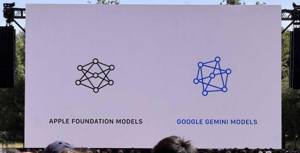 Apple a brièvement mentionné Google pendant la keynote, puis en a beaucoup plus parlé avec la presse. Apple a brièvement mentionné Google pendant la keynote, puis en a beaucoup plus parlé avec la presse.