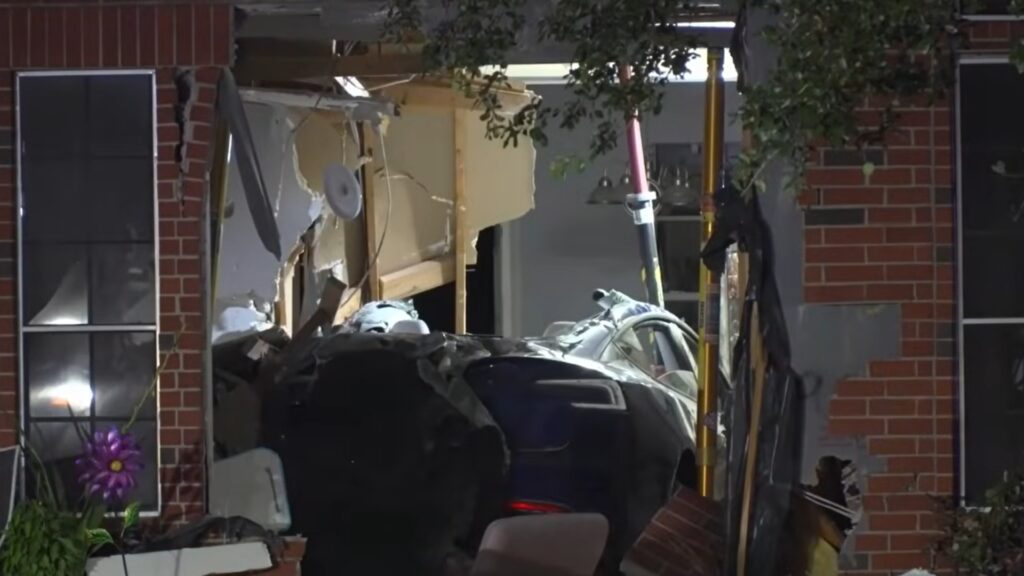 Accident mortel Tesla à Houston // Source : KPRC2 Accident mortel Tesla à Houston // Source : KPRC2