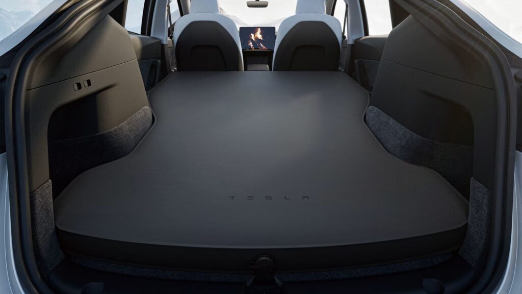 Tesla propose un matelas pour le Model Y. // Source : Tesla