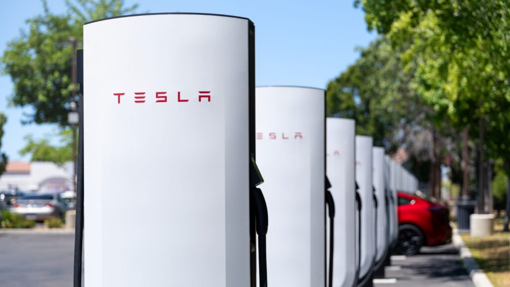 Tesla Superchargeur V4 // Source : Tesla Tesla Superchargeur V4 // Source : Tesla