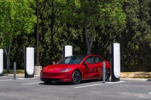 Tesla Superchargeur V4 // Source : Tesla