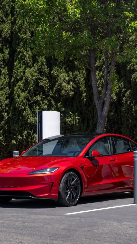 Tesla Superchargeur V4 // Source : Tesla