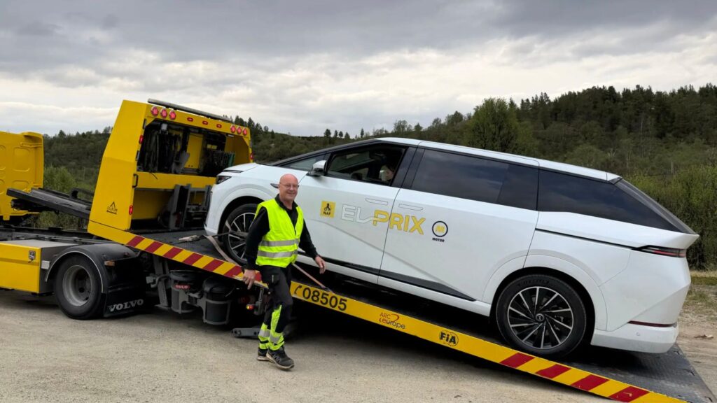 Le XPeng X9 lors du test El Prix 2026. // Source : Motor Le XPeng X9 lors du test El Prix 2026. // Source : Motor