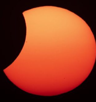 Éclipse solaire du 12 août 2026. // Source : Flickr/CC/H. Raab (photo recadrée) Éclipse solaire du 12 août 2026. // Source : Flickr/CC/H. Raab (photo recadrée)