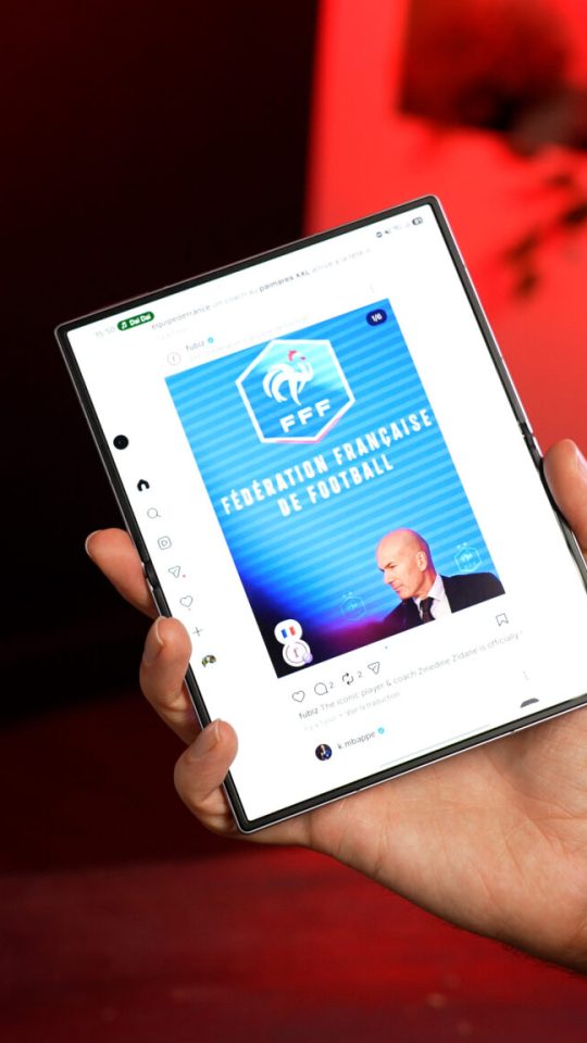 Samsung Galaxy Z Fold 8 déplié à la verticale. Le format est incroyable. // Source : Numerama Samsung Galaxy Z Fold 8 déplié à la verticale. Le format est incroyable. // Source : Numerama