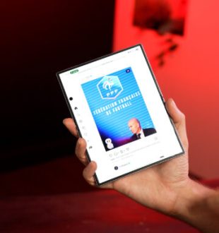 Samsung Galaxy Z Fold 8 déplié à la verticale. Le format est incroyable. // Source : Numerama Samsung Galaxy Z Fold 8 déplié à la verticale. Le format est incroyable. // Source : Numerama