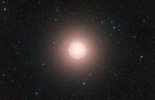 Bételgeuse. // Source : ESO/Digitized Sky Survey 2